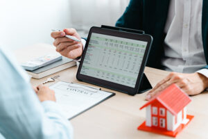 what is a commercial underwriter